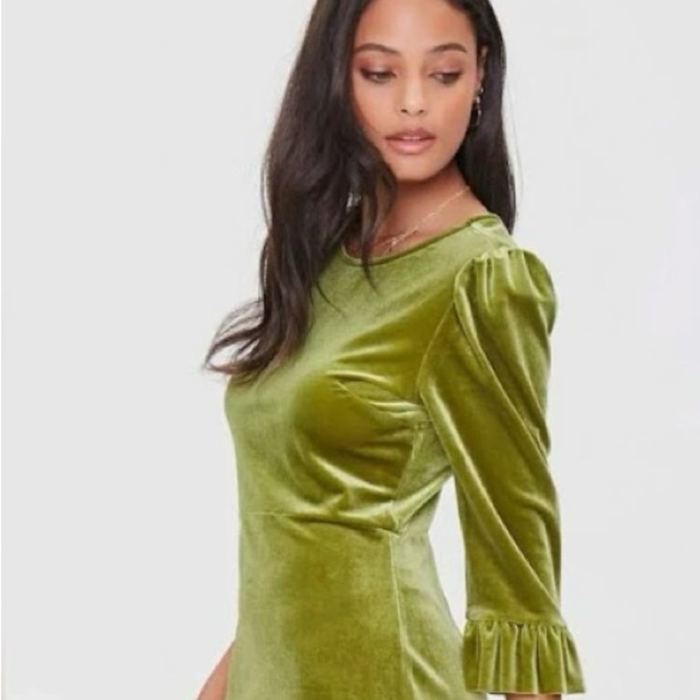 Velvet mini dress with sleeves